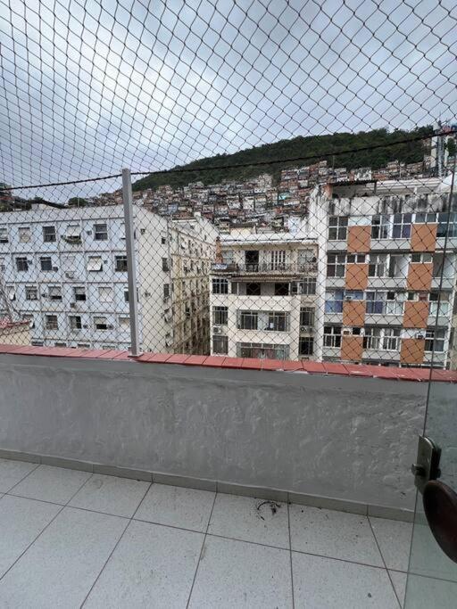 Apartemen Cama Em Excelente Cobertura Com Vista A Favela *