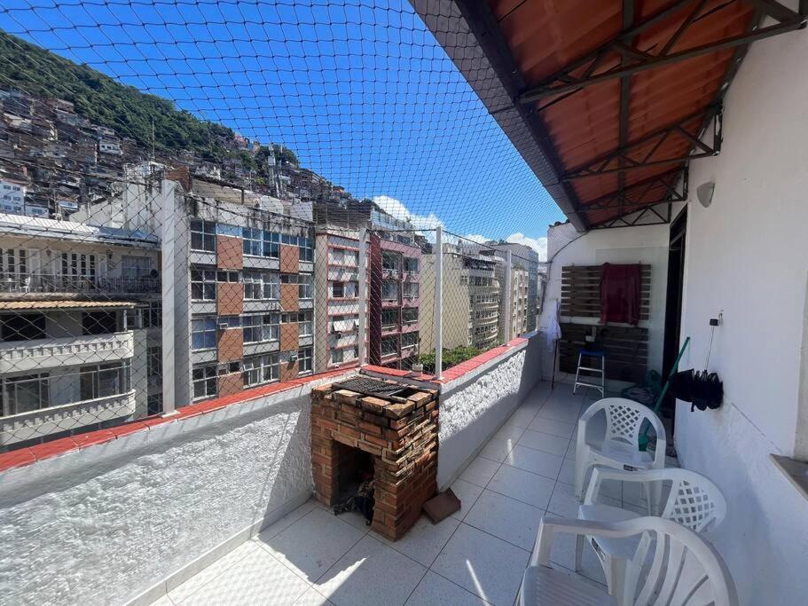 Cama Em Excelente Cobertura Com Vista A Favela Apartemen